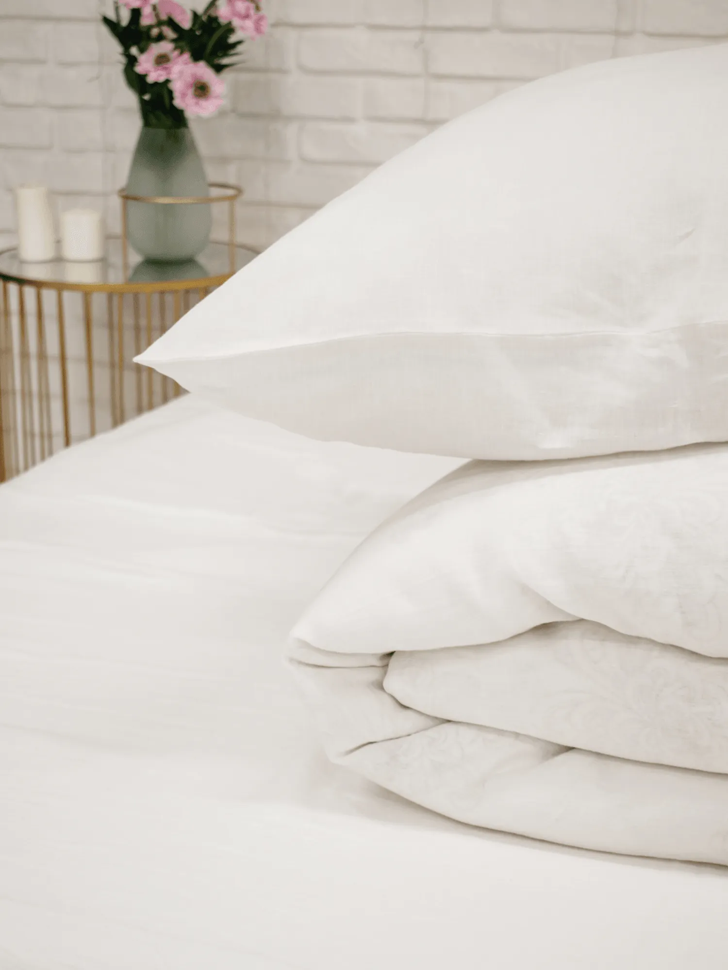 Creamy White Soft Linen Bedding Set (The set includes 4 items of creame white colour)