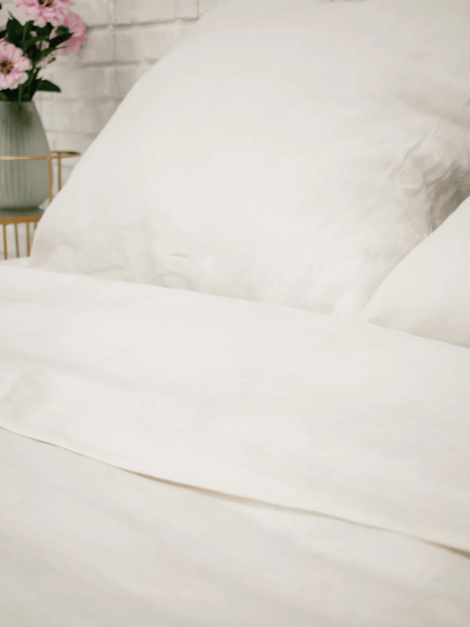 Creamy White Soft Linen Bedding Set (The set includes 4 items of creame white colour)