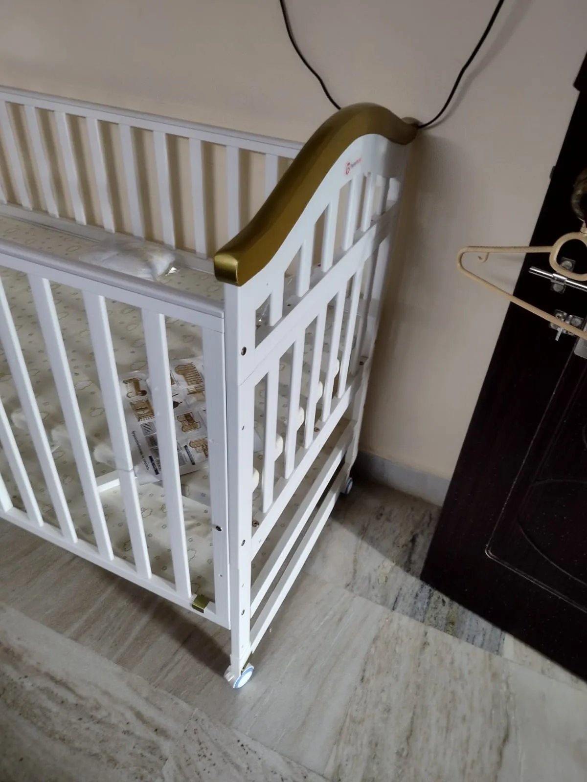 HUNY HUNY Crib 12 In 1 Rocking Cot , Dimensions: 123×66×100 cm