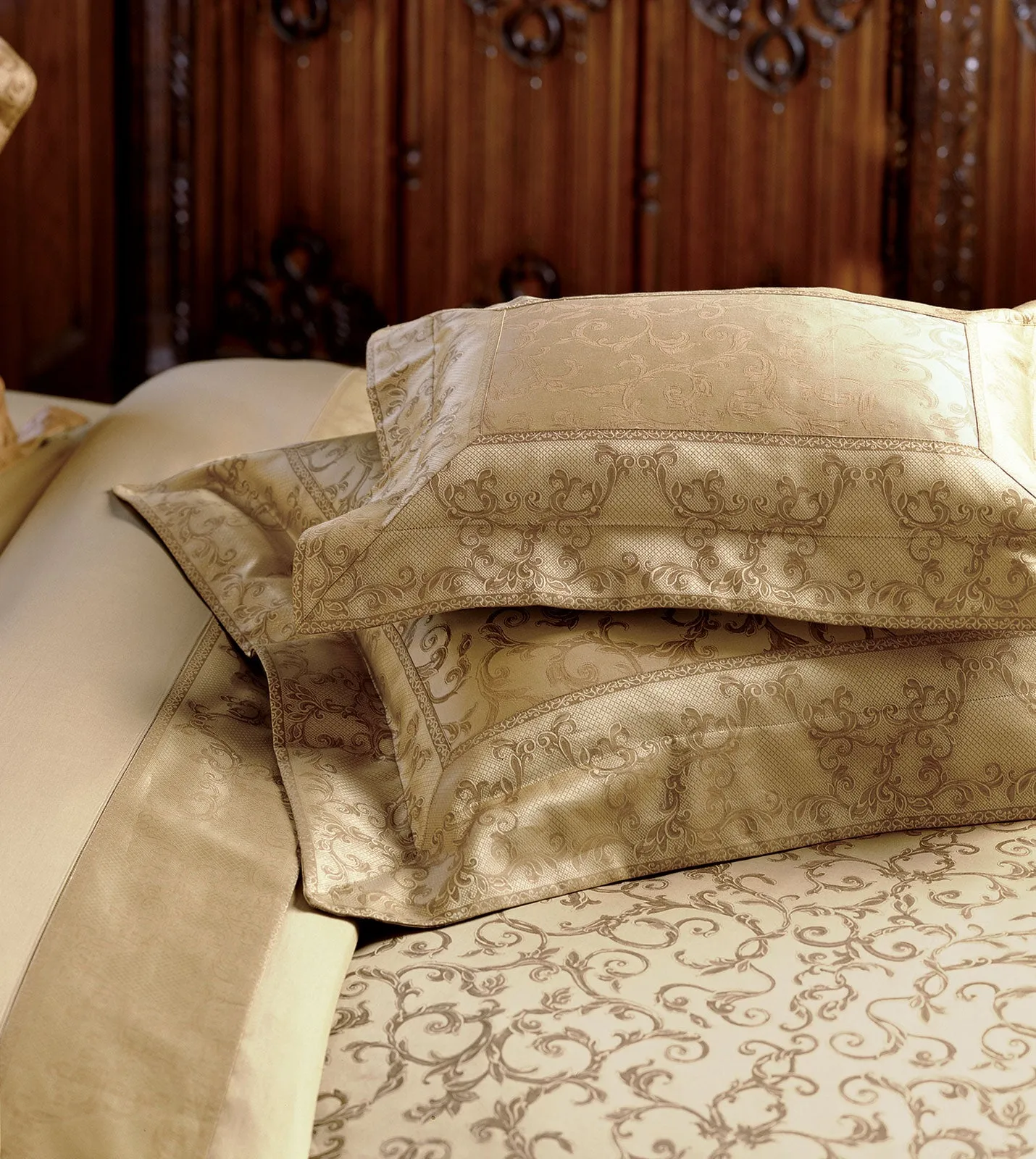 Palazzo Regal Jacquard Sham in Antique